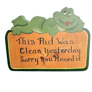 Country Wall Plaque Wooden Frog Hand Painted Green